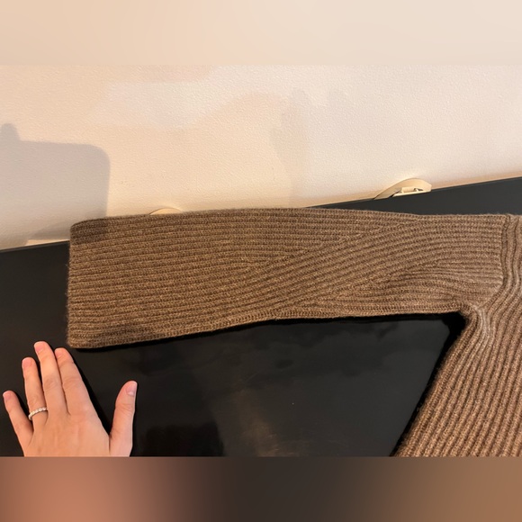 Le Kasha Cashmere Sweater - Picture 4 of 4